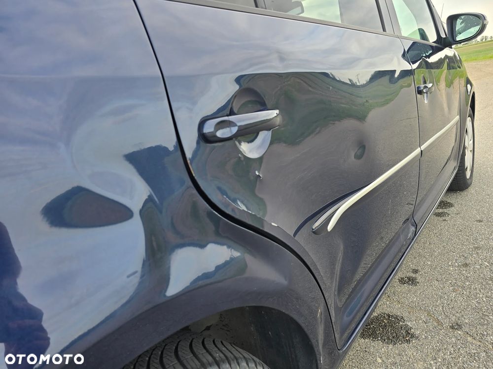 Volkswagen Touran 2.0 TDI DPF DSG Highline - 24