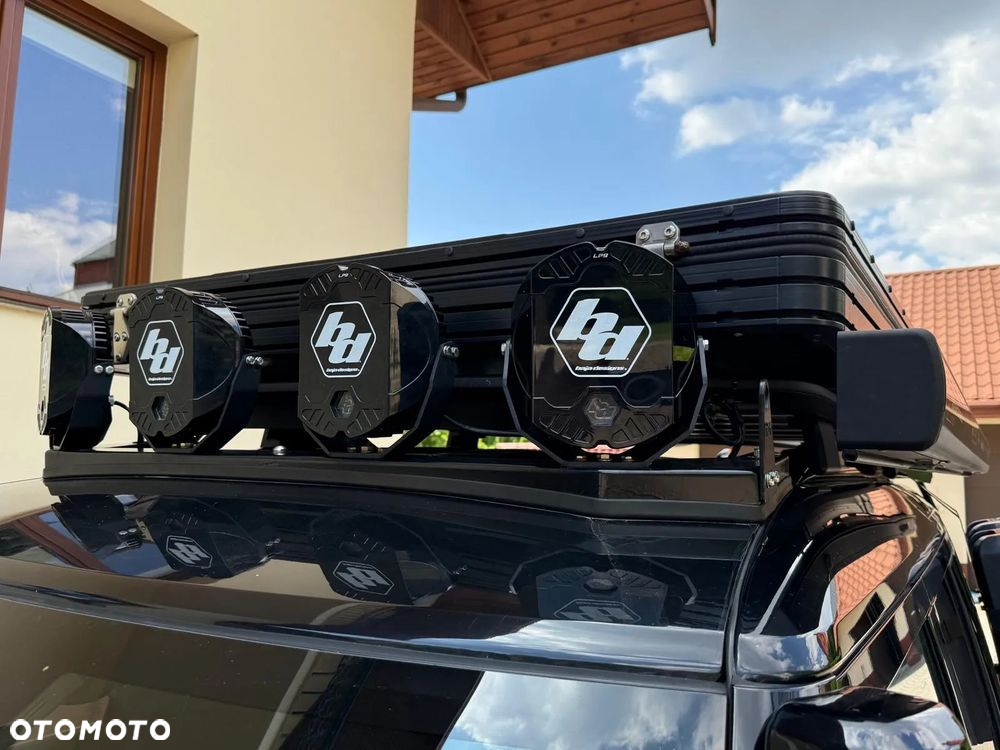 Land Rover Defender 110 2.0 P300 S - 6