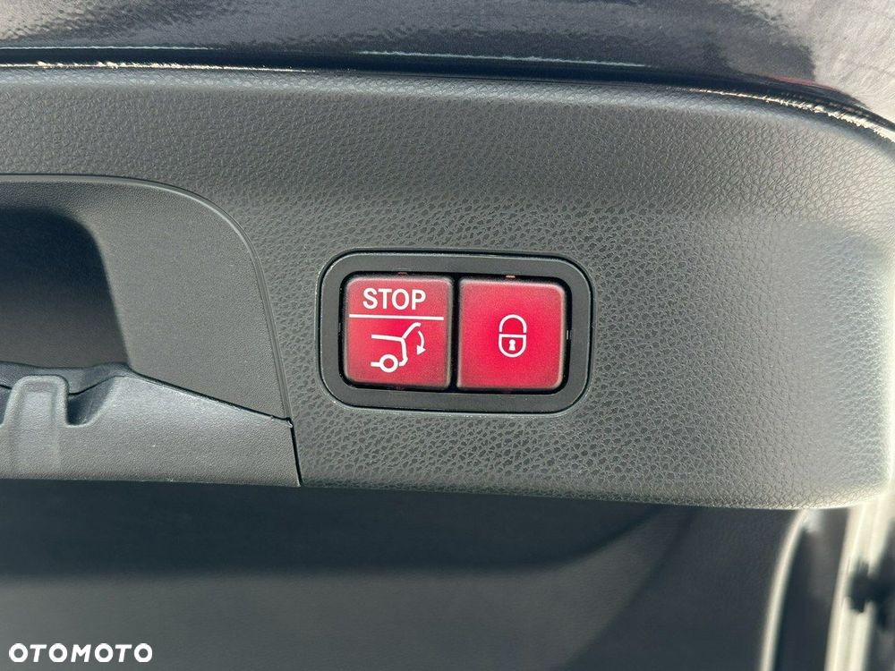 Mercedes-Benz GLC - 12