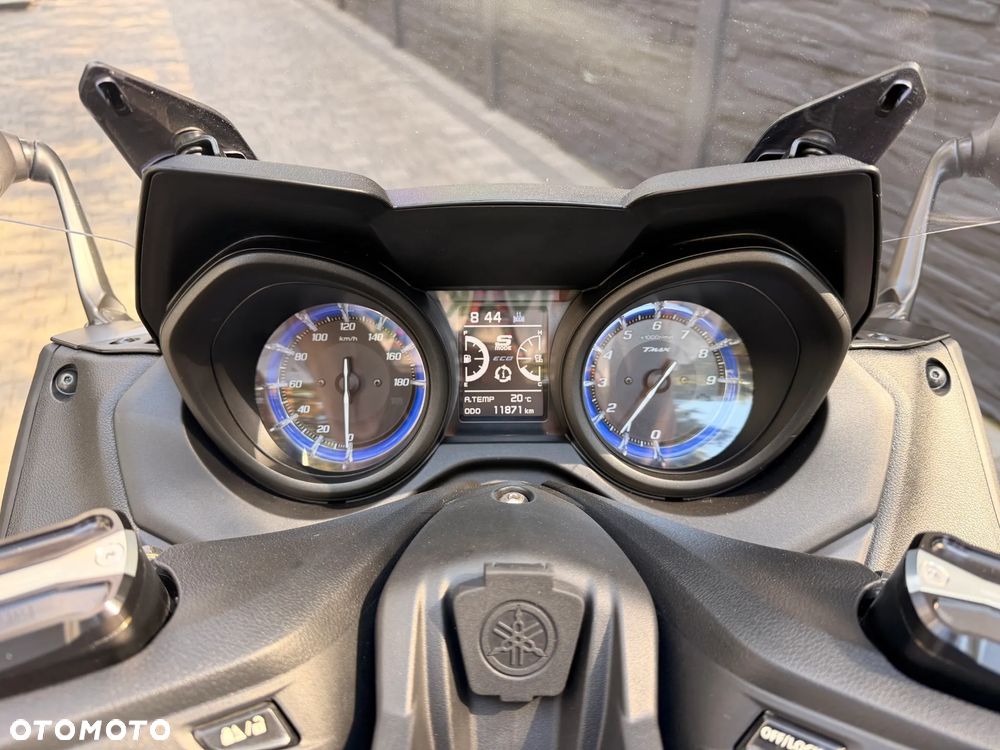 Yamaha Tmax - 17