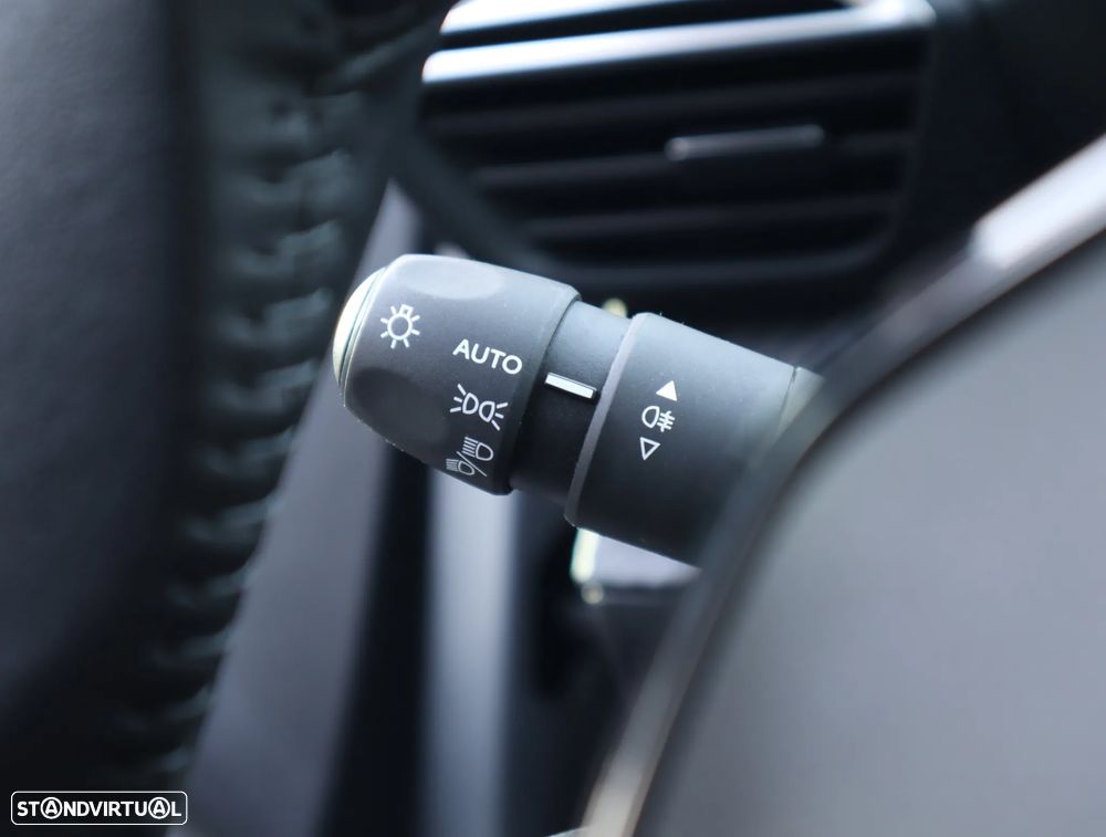 Peugeot 208 1.2 PureTech Active - 31