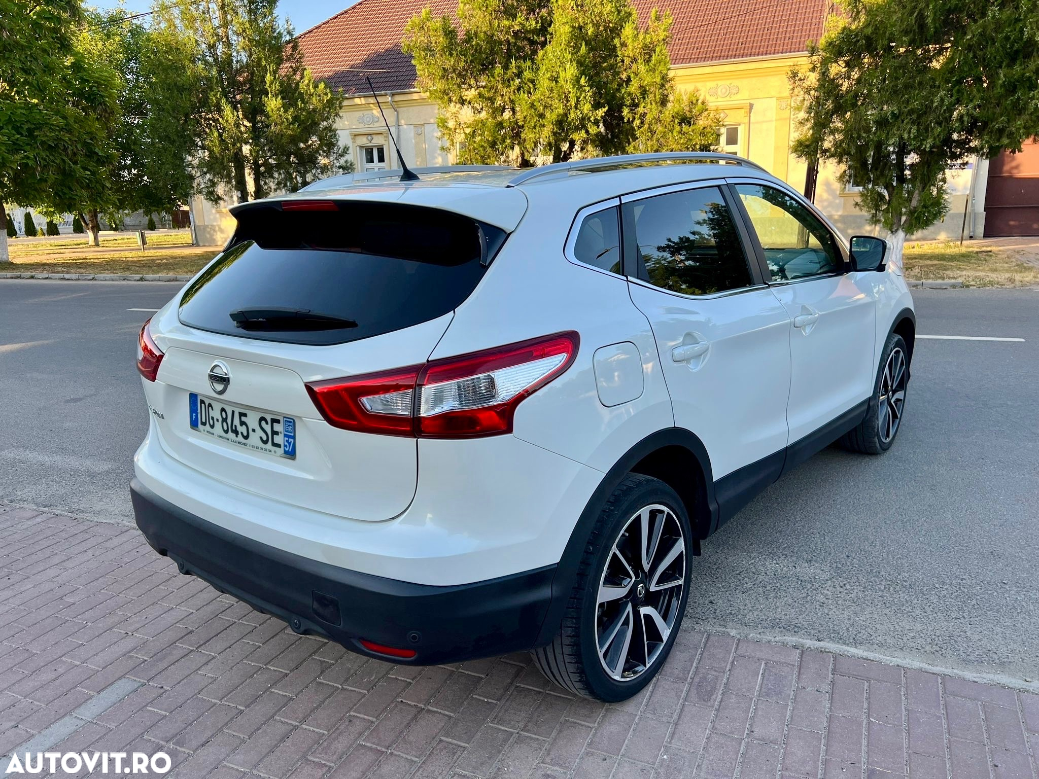 Nissan Qashqai 1.6 DCI 4 x 4 DPF Start/Stop tekna - 4