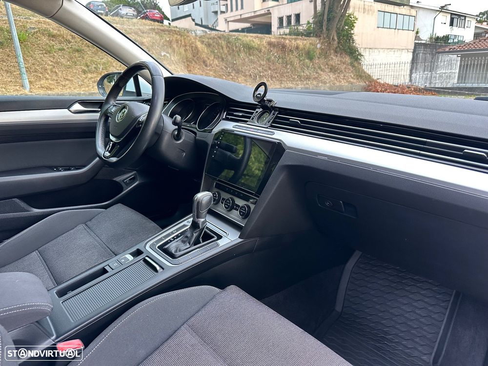 VW Passat Variant 2.0 TDI R-Line - 42