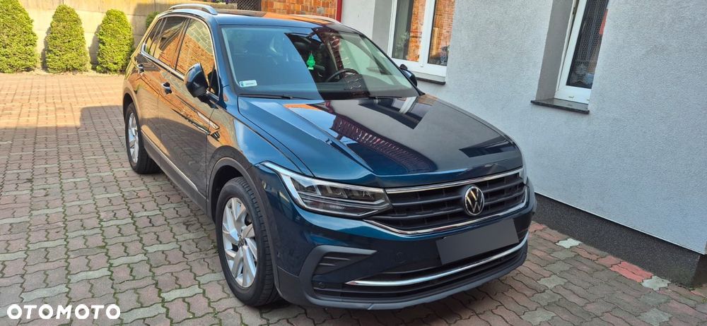 Volkswagen Tiguan - 1