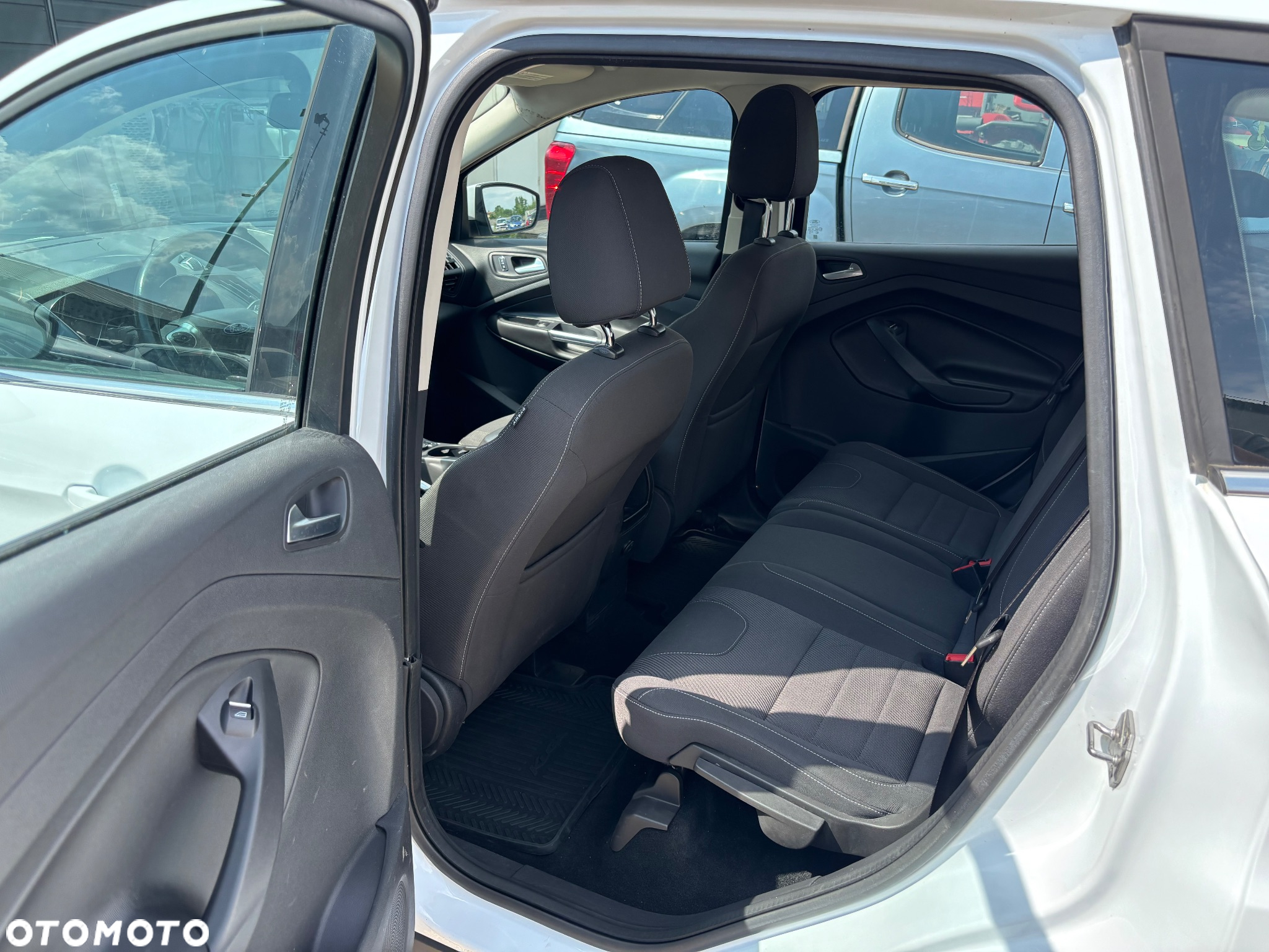 Ford Kuga 1.6 EcoBoost 4WD Titanium - 8