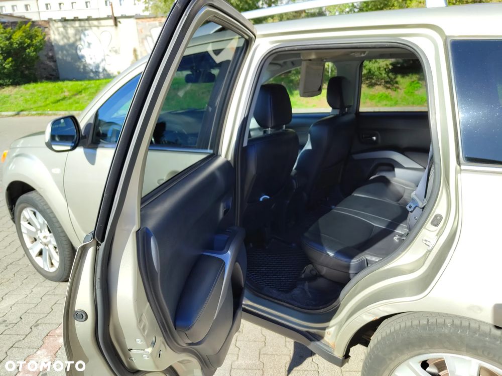 Mitsubishi Outlander 2.0 DID Instyle NAVI - 10
