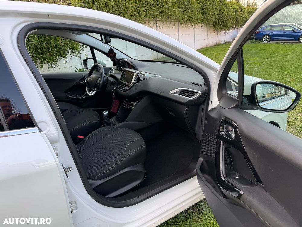 Peugeot 208 PureTech 82 Start & Stop Allure - 18