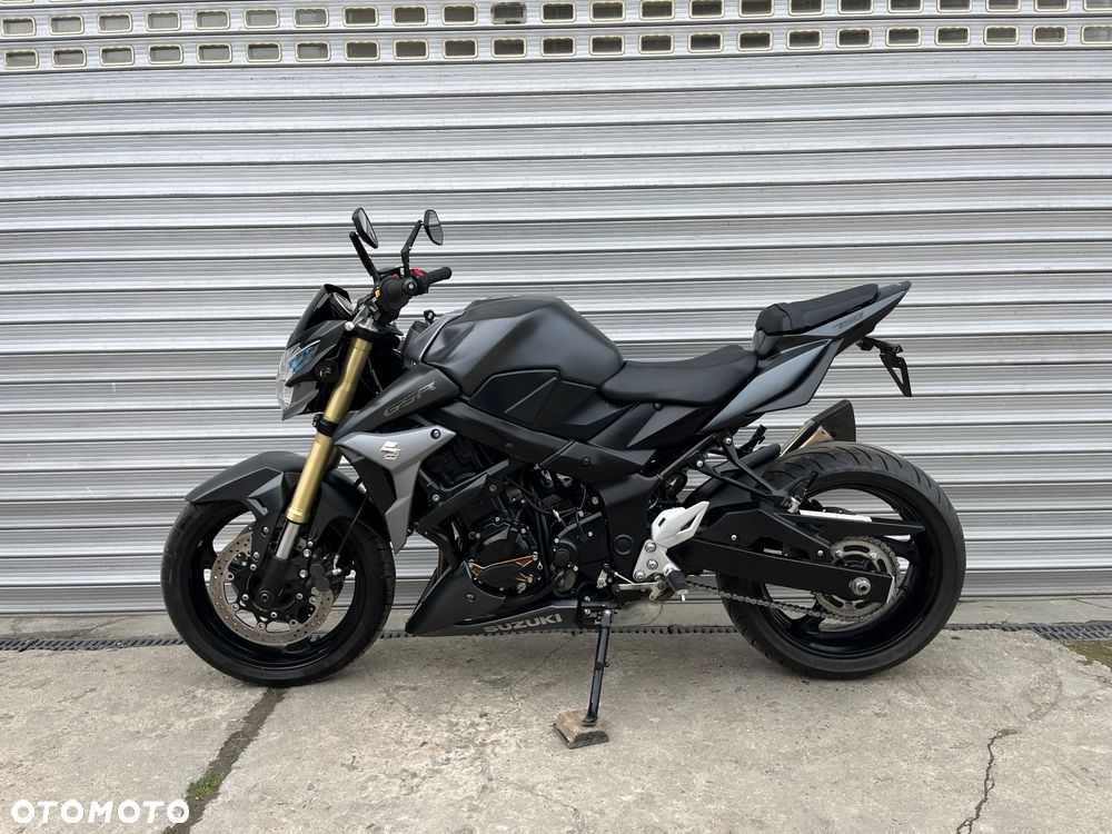 Suzuki GSR - 35