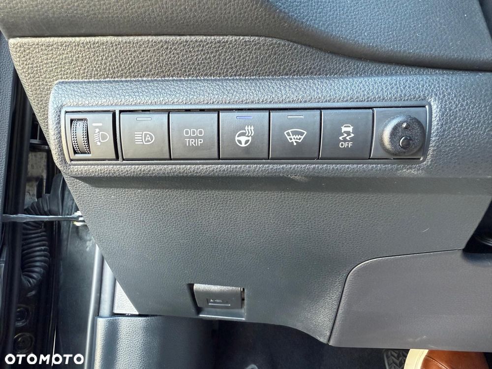Toyota Corolla 1.8 Hybrid Comfort - 17