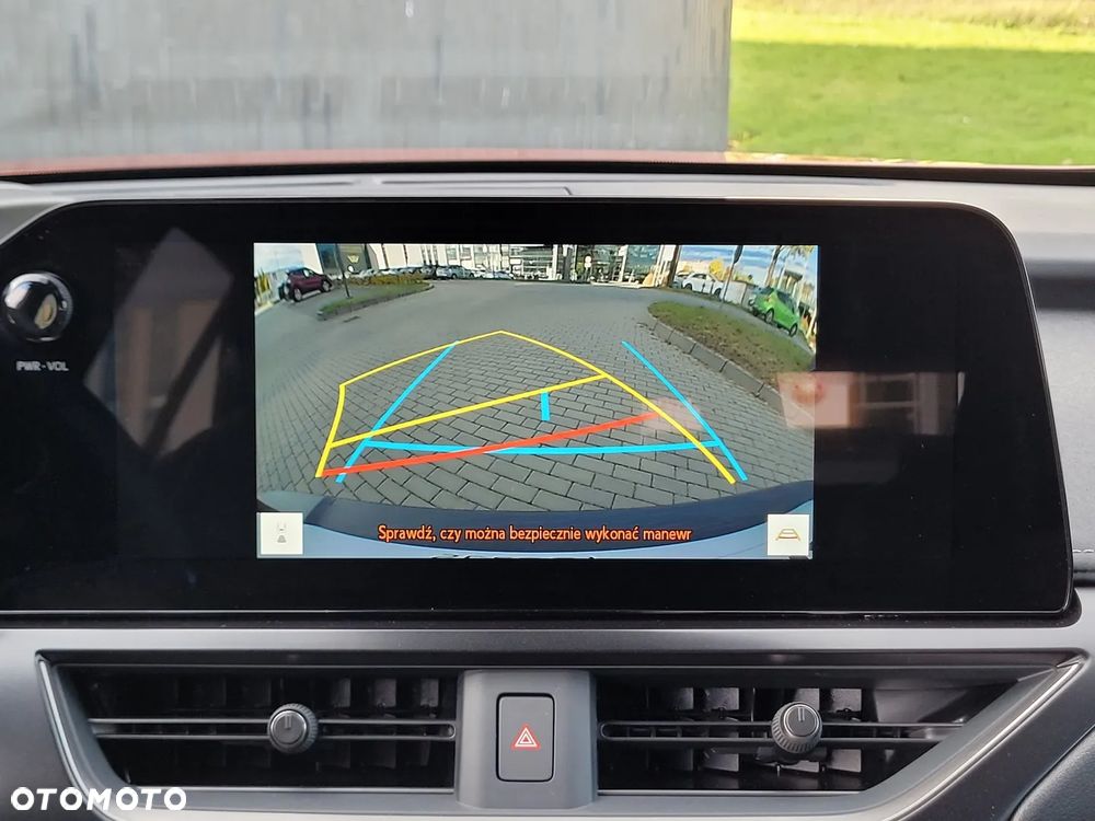 Lexus UX 300h F Sport Design - 21