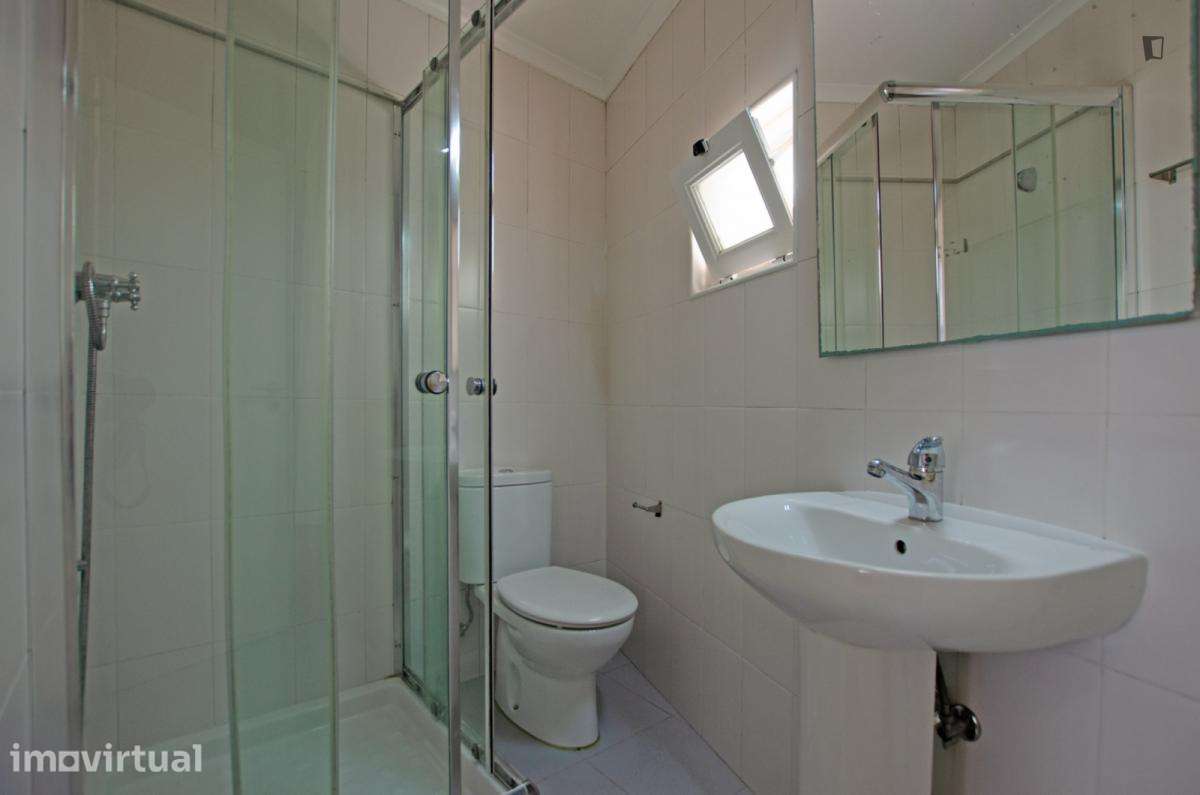 Quarto - localizado em Lisbon - Grande imagem: 2/12