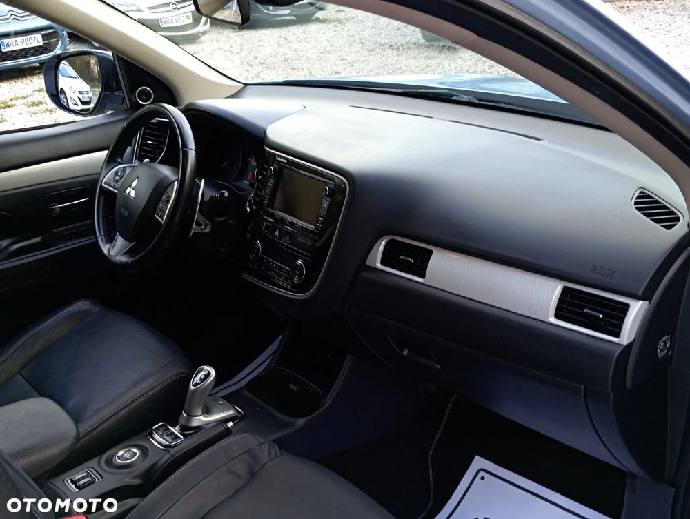 Mitsubishi Outlander 2.0 4WD Plus - 21