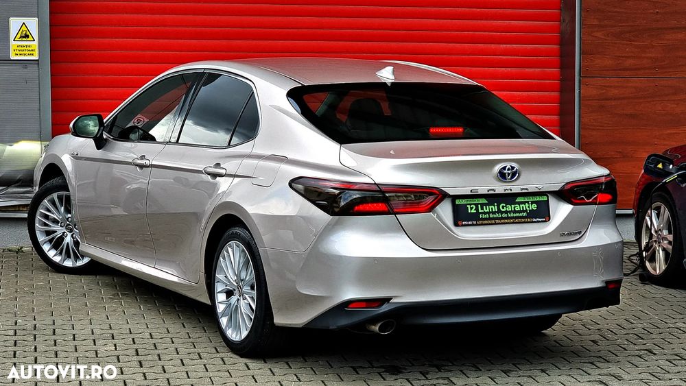 Toyota Camry 2.5 Hybrid Business - 24