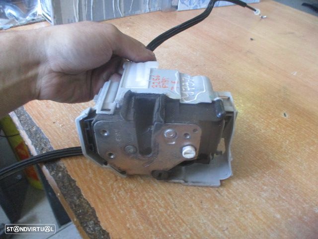 Fecho 51827960 FIAT BRAVO 2 FASE 1 2009 1.6JTD 105CV 5P VERMELHO TE 4 PINOS - 4