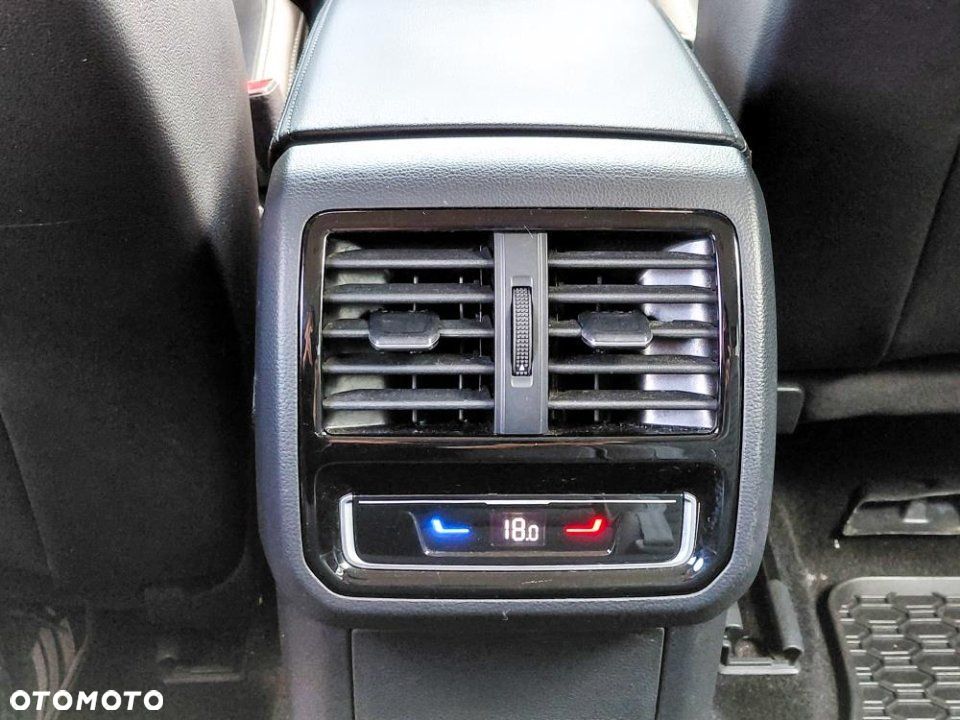 Volkswagen Passat - 11