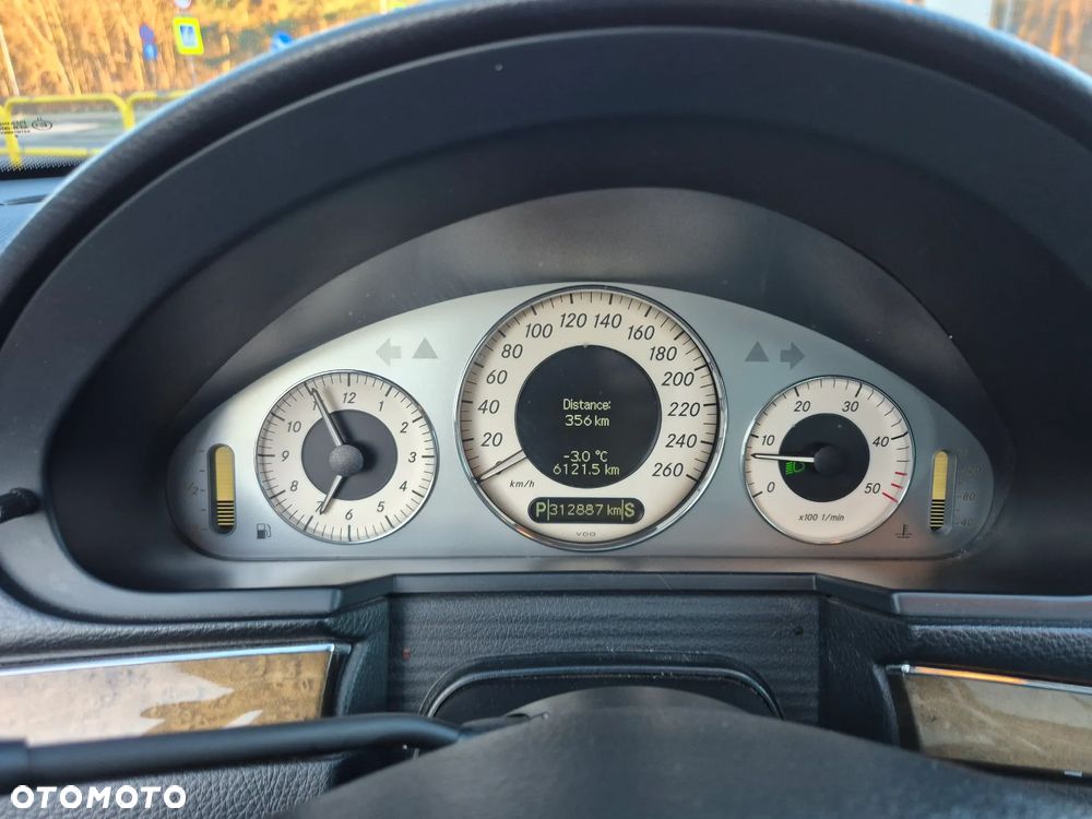 Mercedes-Benz Klasa E 320 CDI 7G-TRONIC Avantgarde - 23