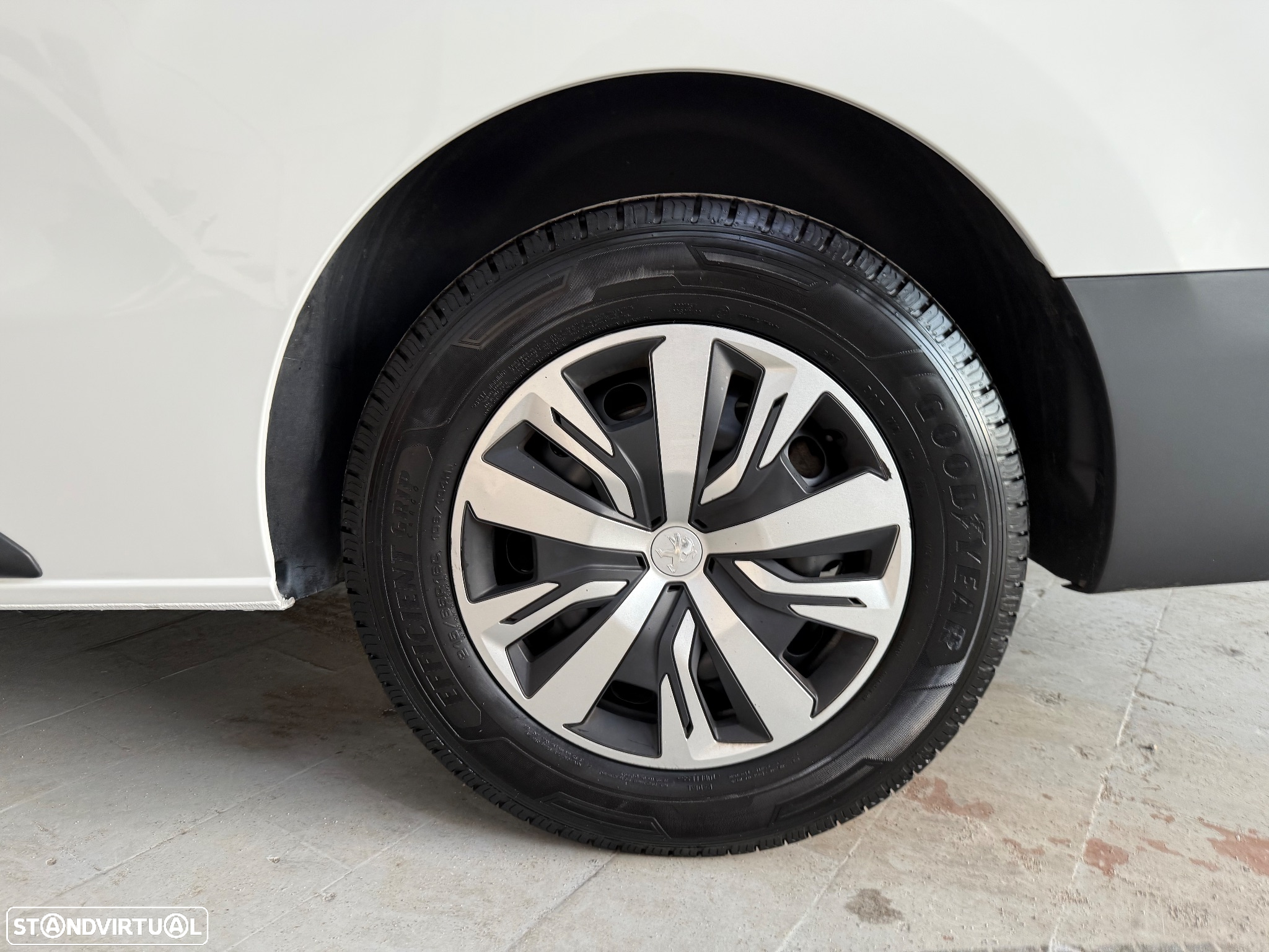 Peugeot Traveller 1.5 BlueHDi L3H1 Active Long - 17