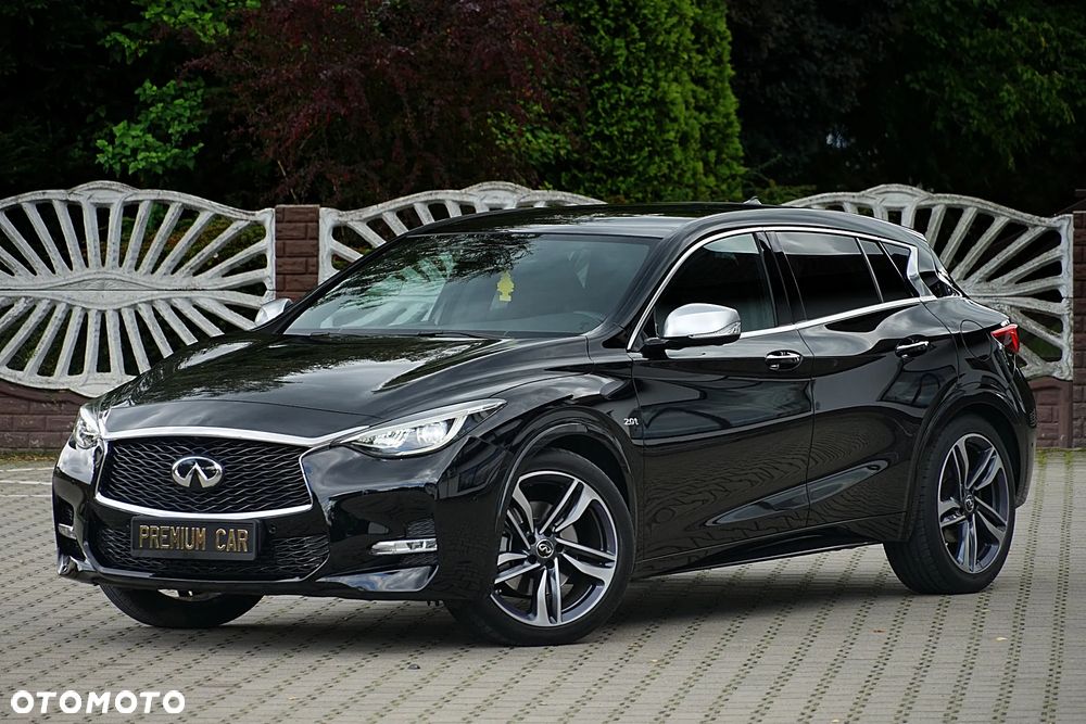 Infiniti Q30 2.0t DCT AWD Sport City Black - 4
