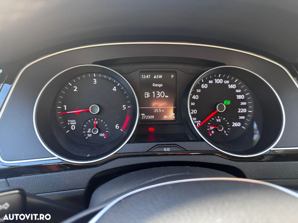 Volkswagen Passat - 1