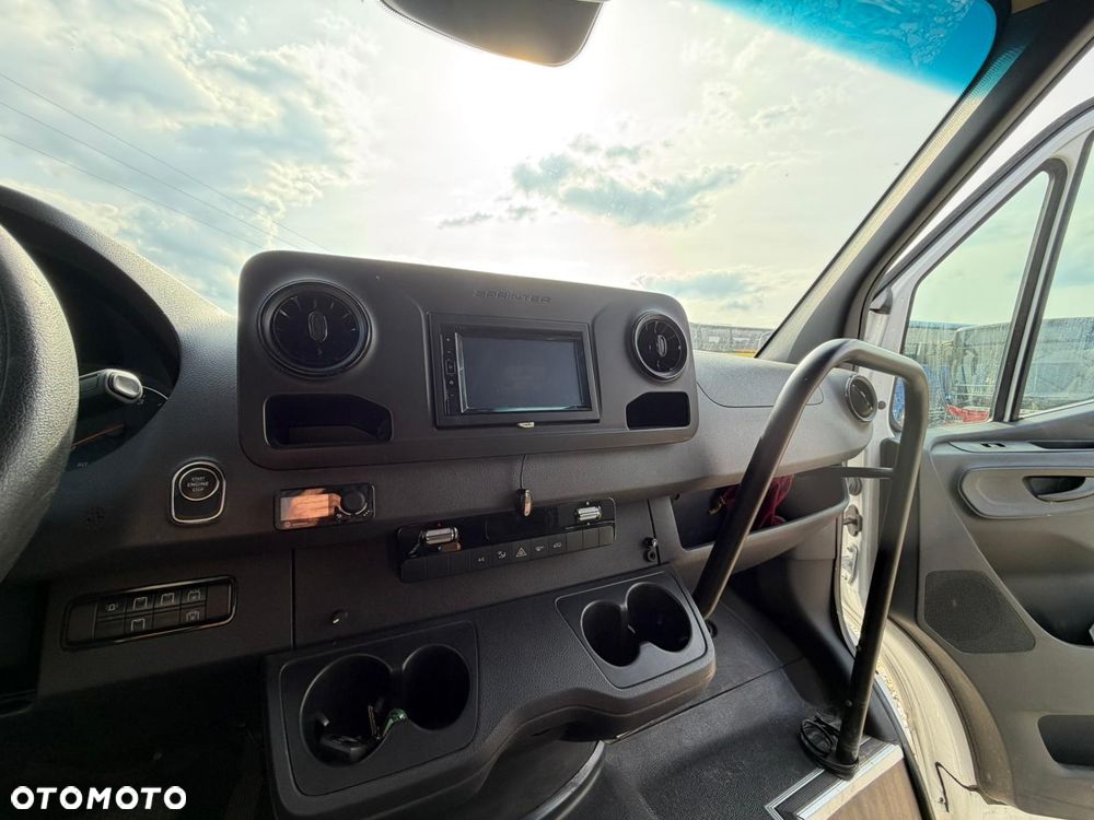 Mercedes-Benz Sprinter 519 - 19