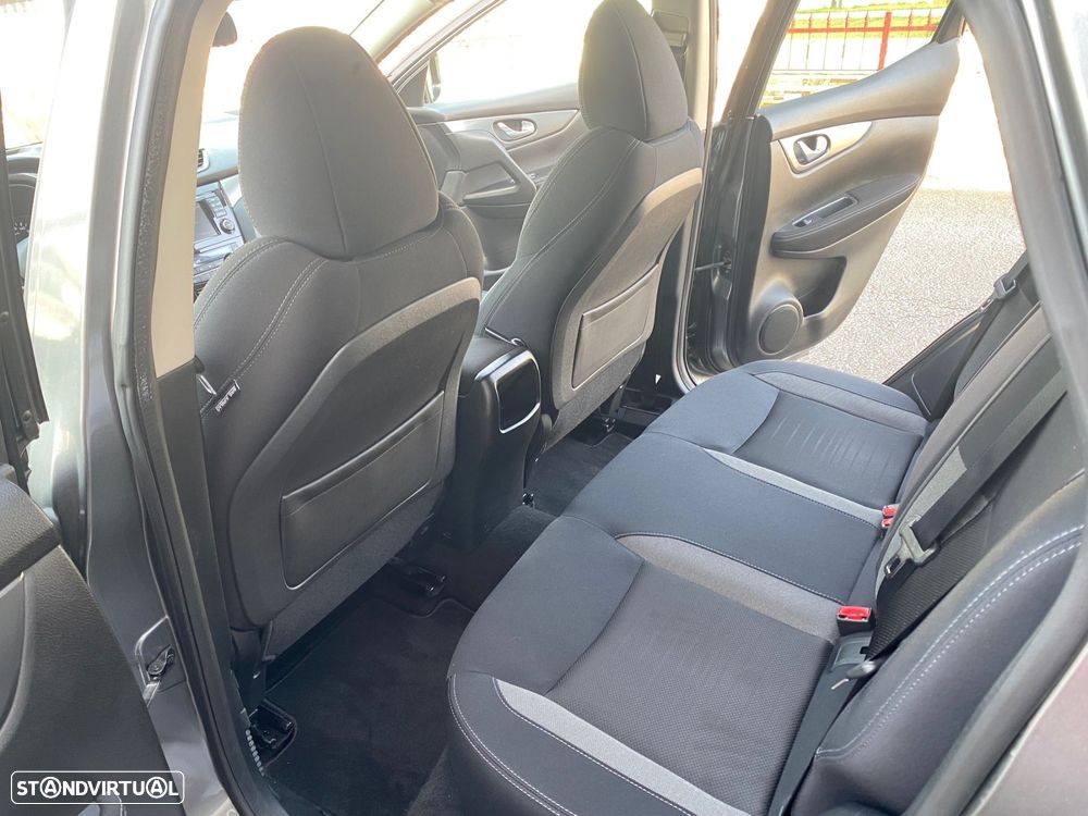 Nissan Qashqai 1.2 DIG-T N-Connecta 18 - 10