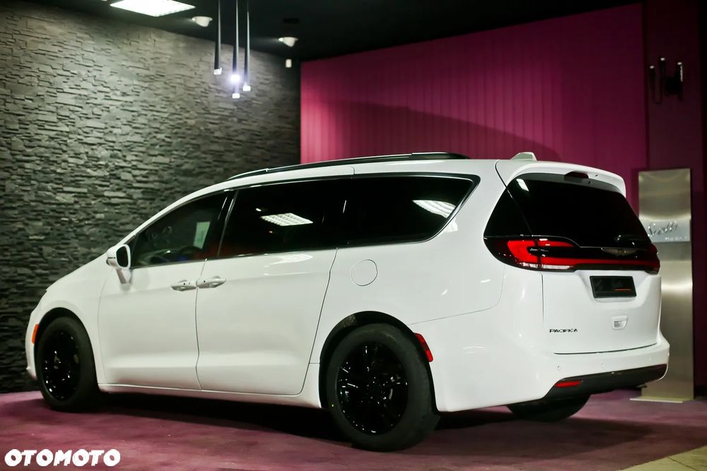 Chrysler Pacifica - 7