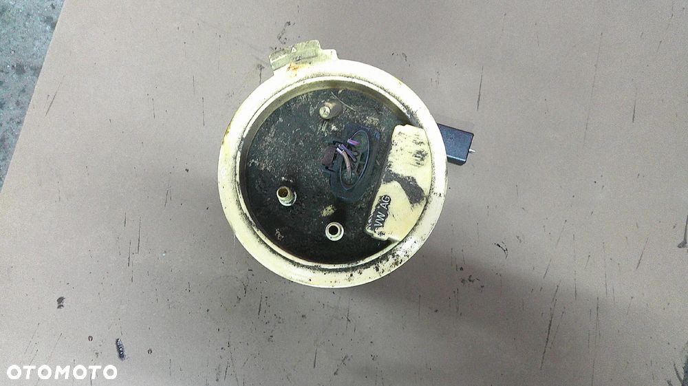 VW GOLF V 1.9 TDI POMPA PALIWA - 2