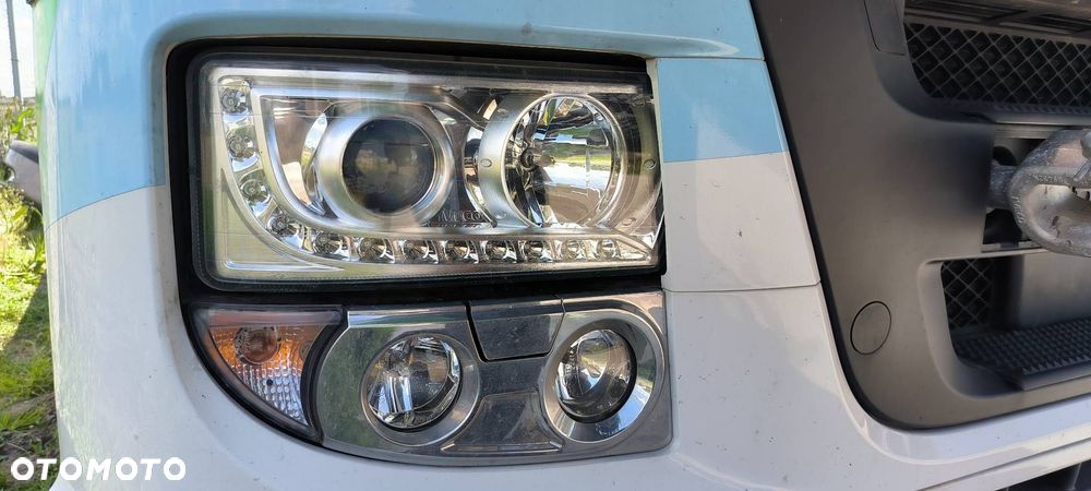 LAMPA PRAWA PRZÓD IVECO STRALIS AS440ST/P LNG LED - 3
