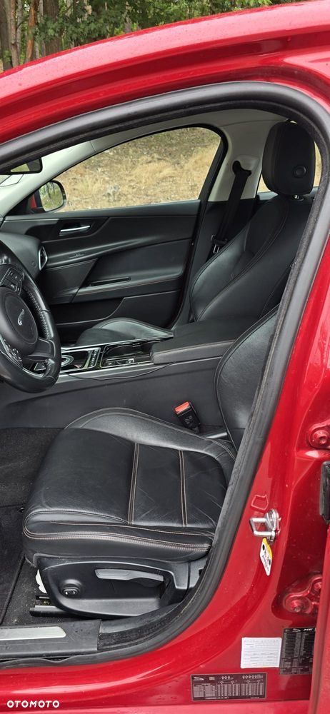 Jaguar XE 2.0 D AWD Prestige - 12