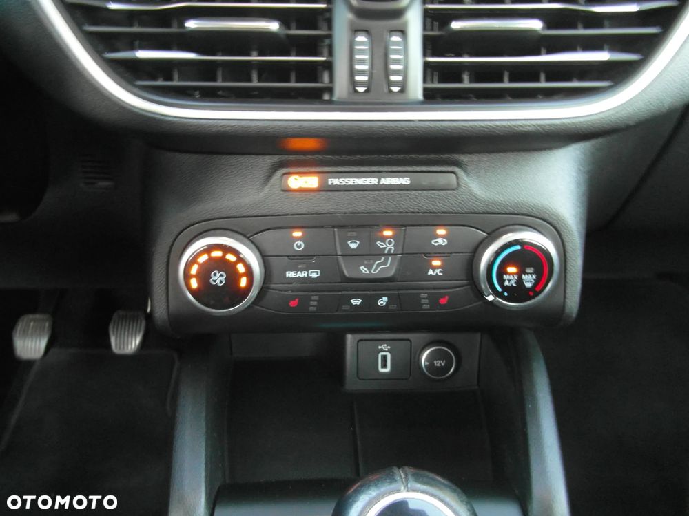 Ford Focus 1.5 EcoBlue Start-Stopp-System COOL&CONNECT - 29
