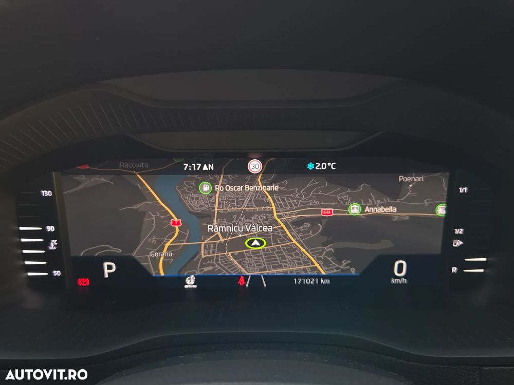 Skoda Karoq 2.0 TDI SCR 4x4 DSG Sportline - 32