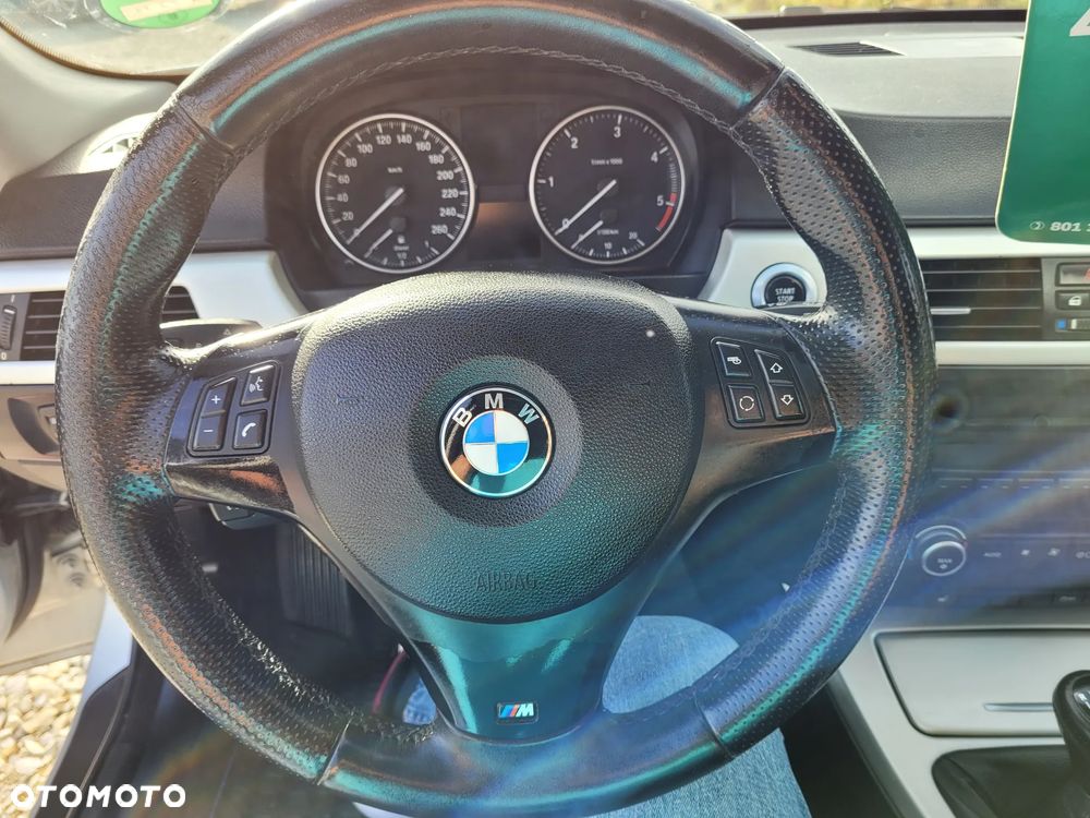 BMW Seria 3 318d DPF Touring Edition Lifestyle - 16