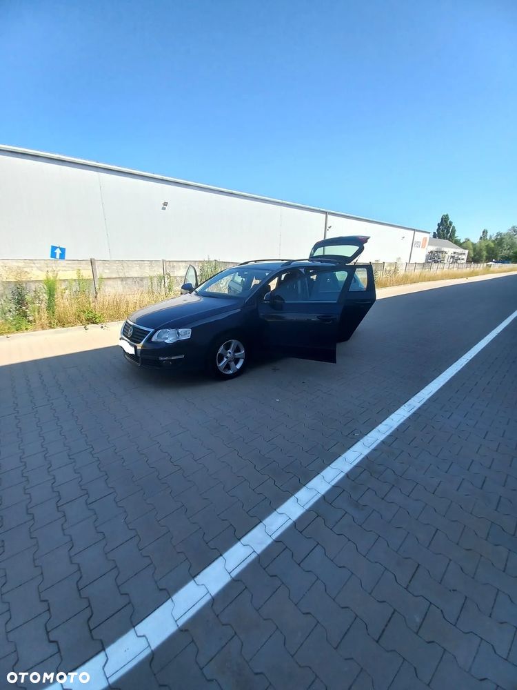 Volkswagen Passat - 12