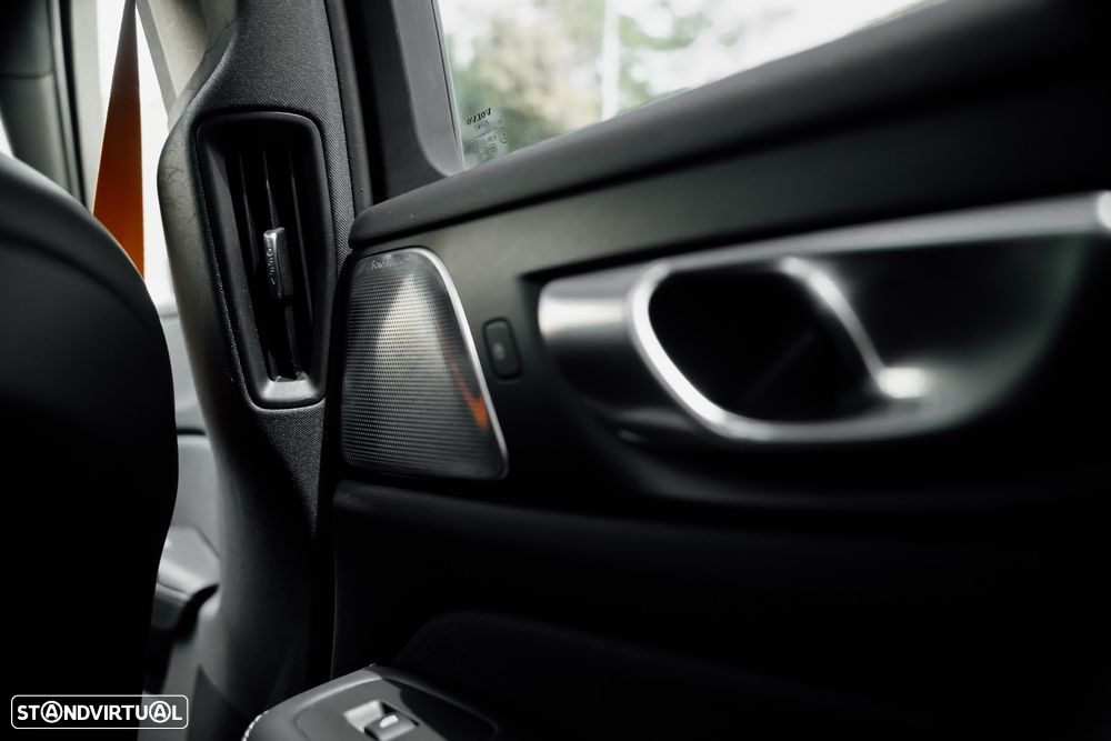 Volvo S60 T8 Recharge AWD Polestar Engineered - 35