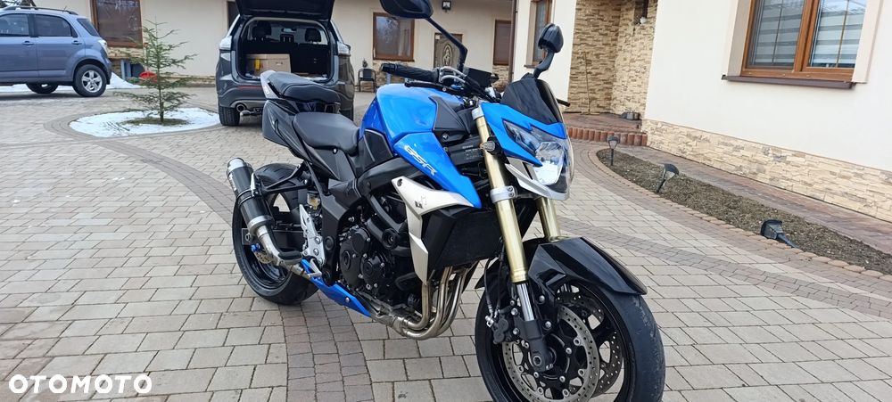 Suzuki GSR - 4