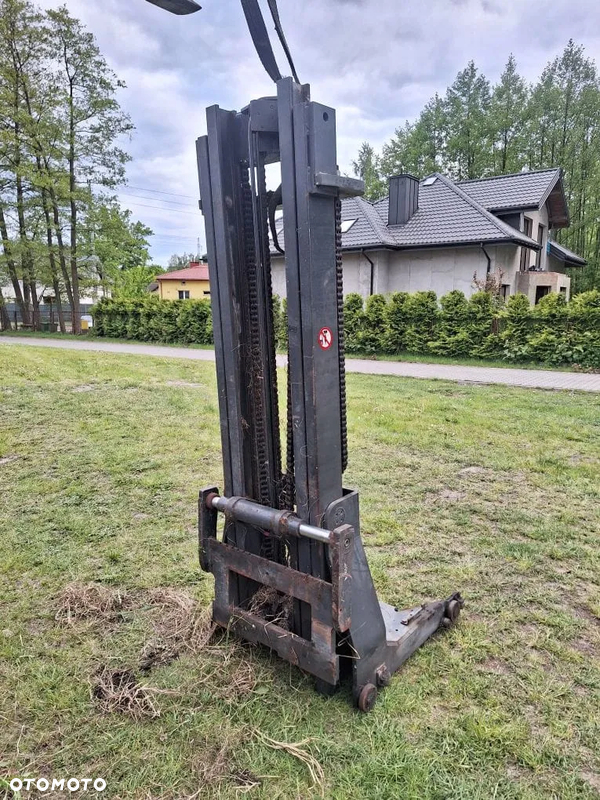 Maszt z przesuwem bocznym od wózka