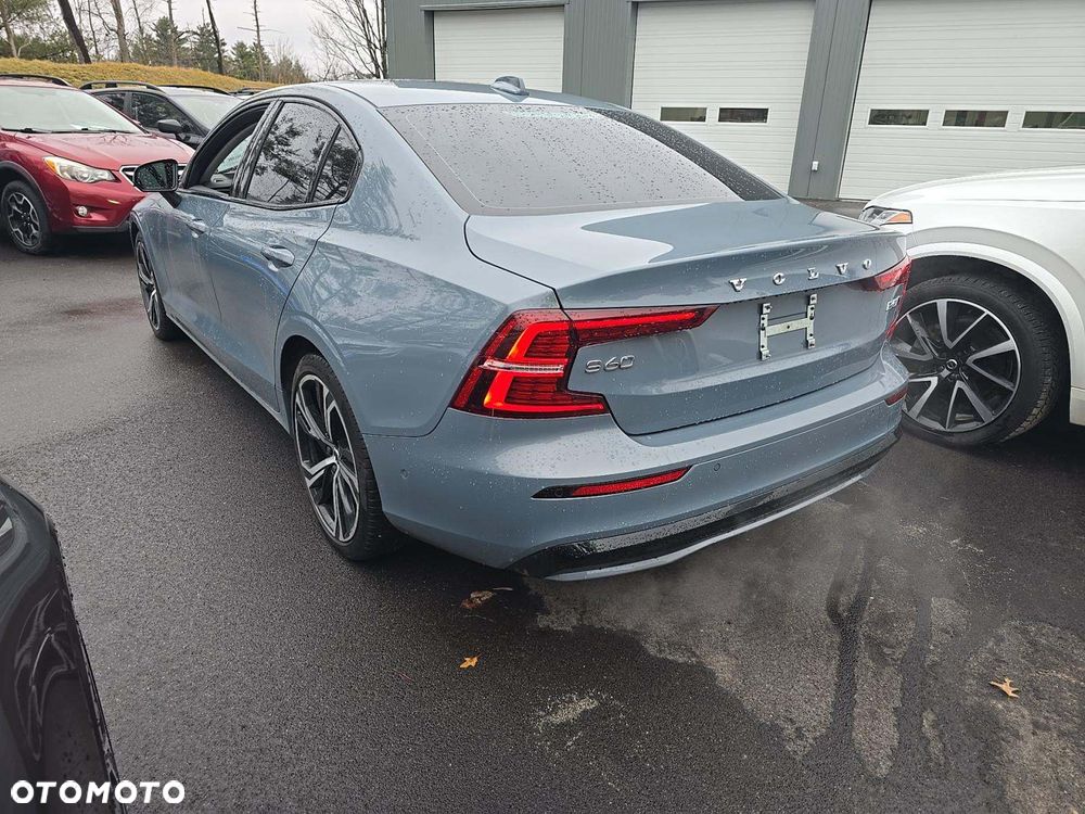 Volvo S60 B5 B AWD Plus Dark - 3