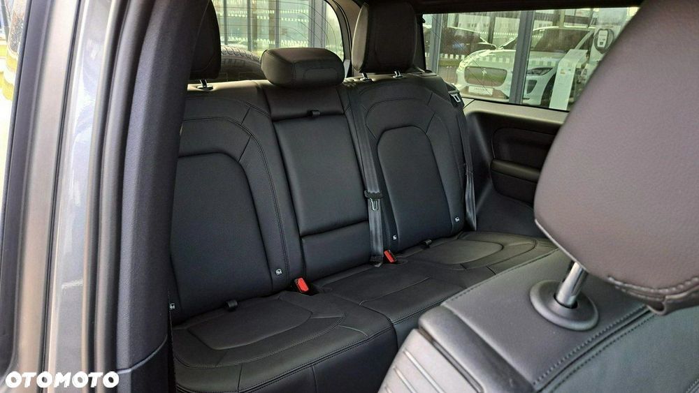 Land Rover Defender - 23