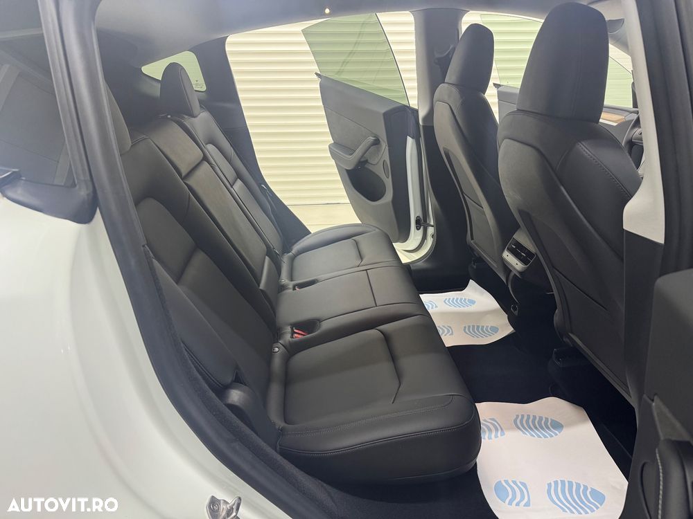Tesla Model Y Long Range Dual Motor AWD - 6