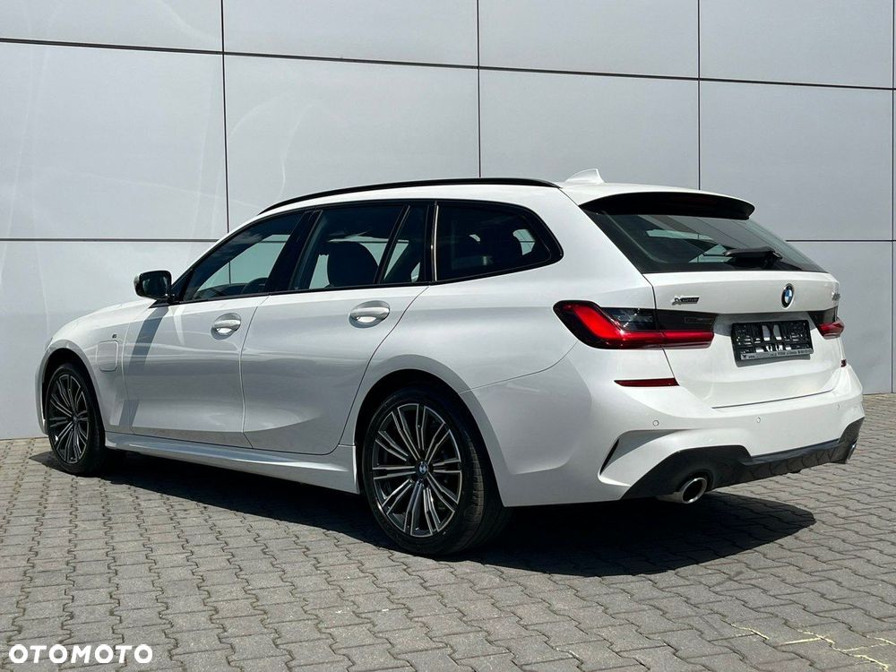 BMW Seria 3 330e xDrive M Sport - 12