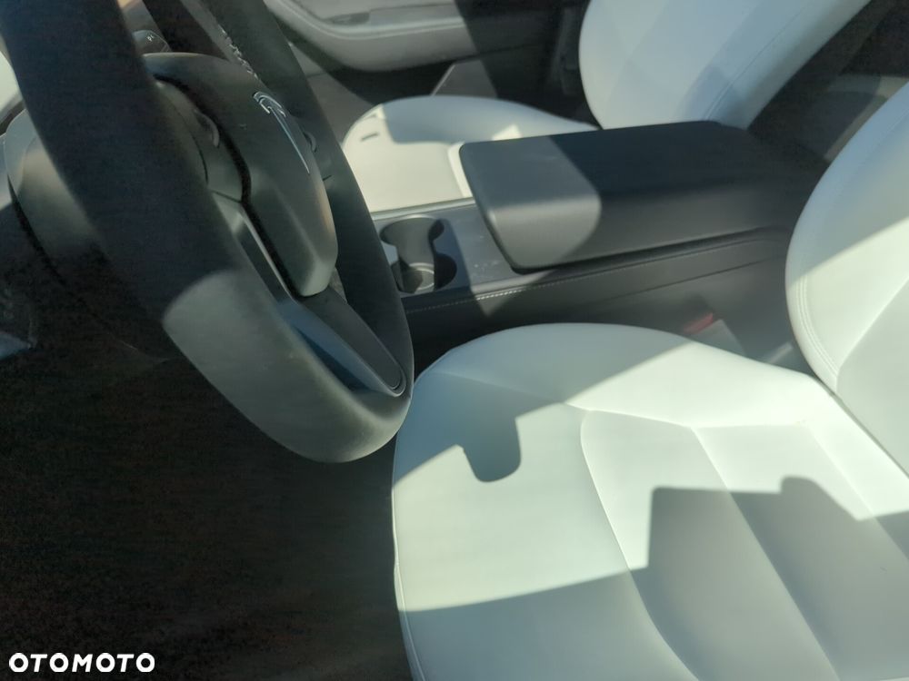 Tesla Model Y - 22