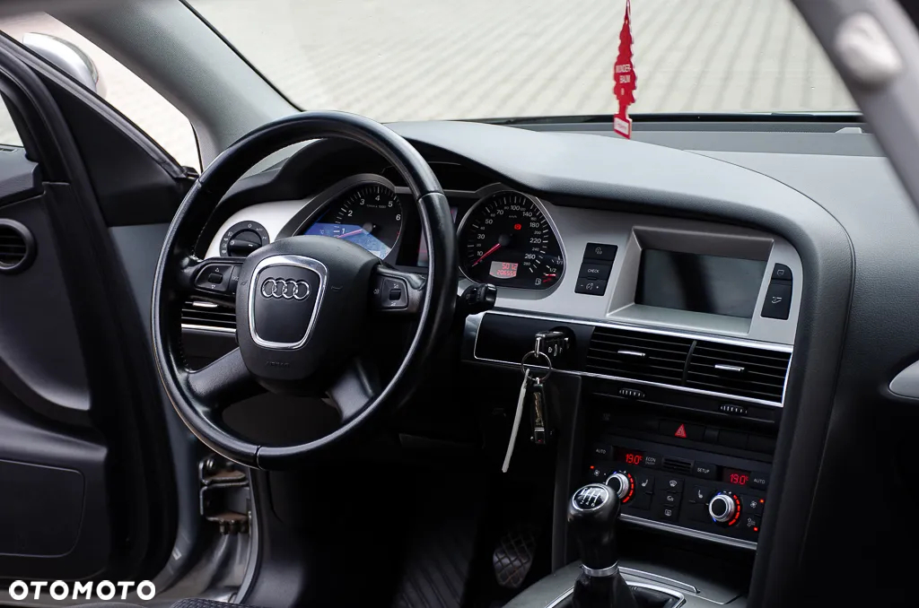 Audi A6 Avant 2.4 - 24