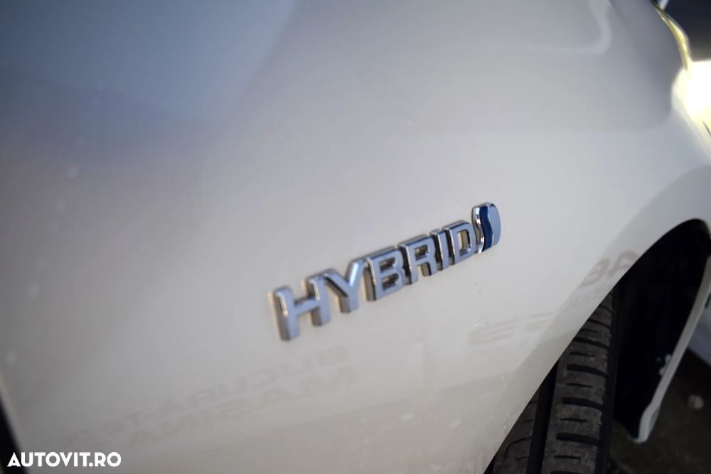 Toyota Prius (Hybrid) Sol Plus - 14