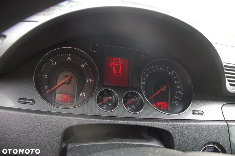 Auto na części - Volkswagen Passat B6 1.9 TDI 105 KM BXE HNV C9X 2006R Maska Drzwi Lusterka Zderzak Błotnik Silnik Skrzynia - 9