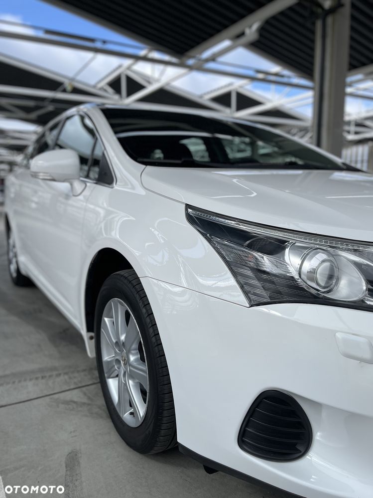 Toyota Avensis 1.6 Comfort - 17