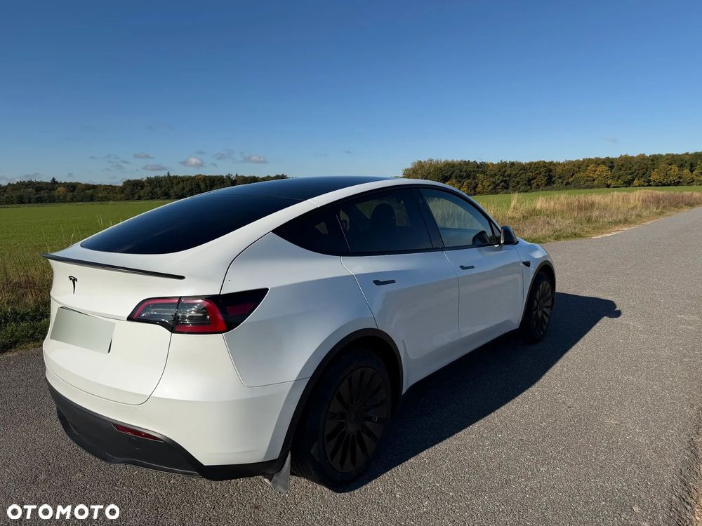Tesla Model Y Long Range AWD - 7