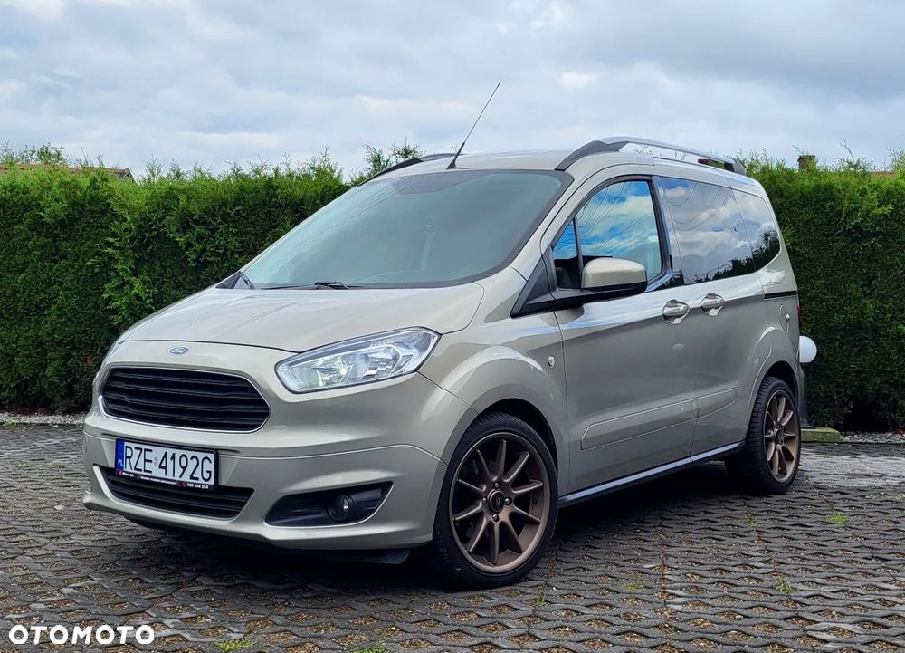 Ford Tourneo Courier 1.0 EcoBoost S&S Titanium - 1