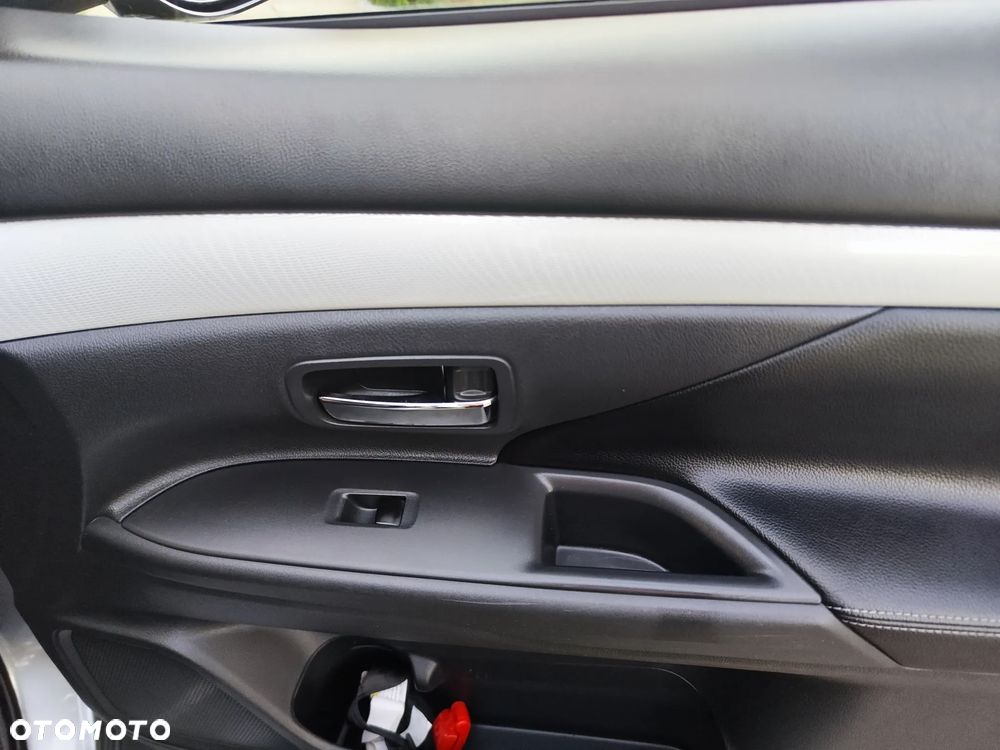 Mitsubishi Outlander - 22
