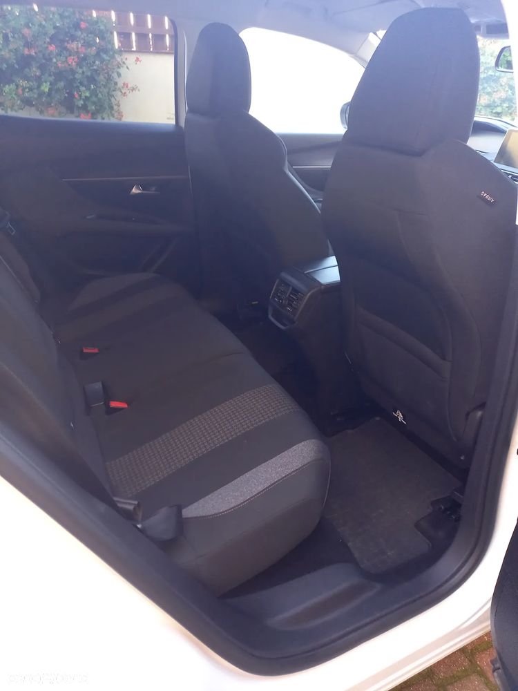Peugeot 3008 1.5 BlueHDi Active S&S EAT8 - 8