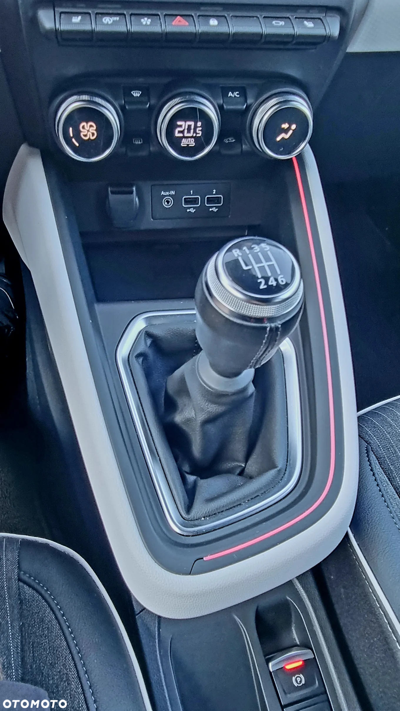 Renault Clio TCe 90 TECHNO - 18